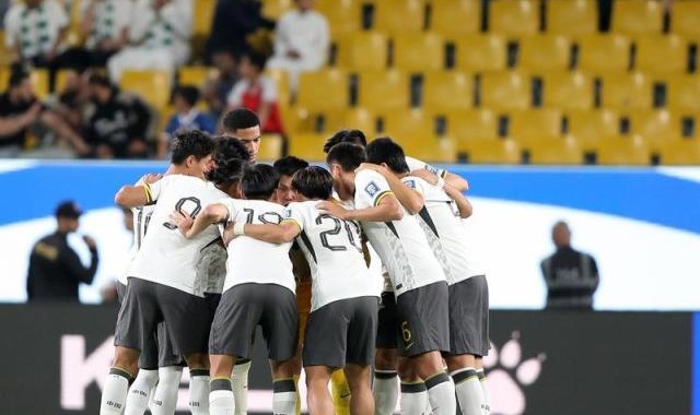 【台前幕后】深夜开赛影响国足 意外导致塞鸟无机会