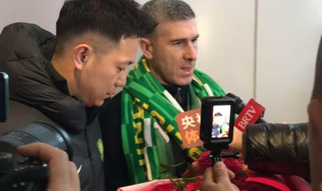 新帅到位，国安主教练蒙哥马利已经抵达北京